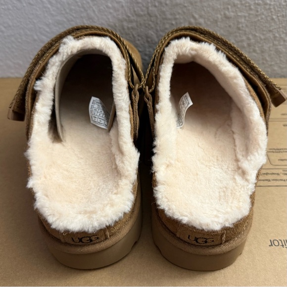 UGG Goldenstar Cozy Clog. Size 10. Color: Chestnut. - Picture 12 of 15